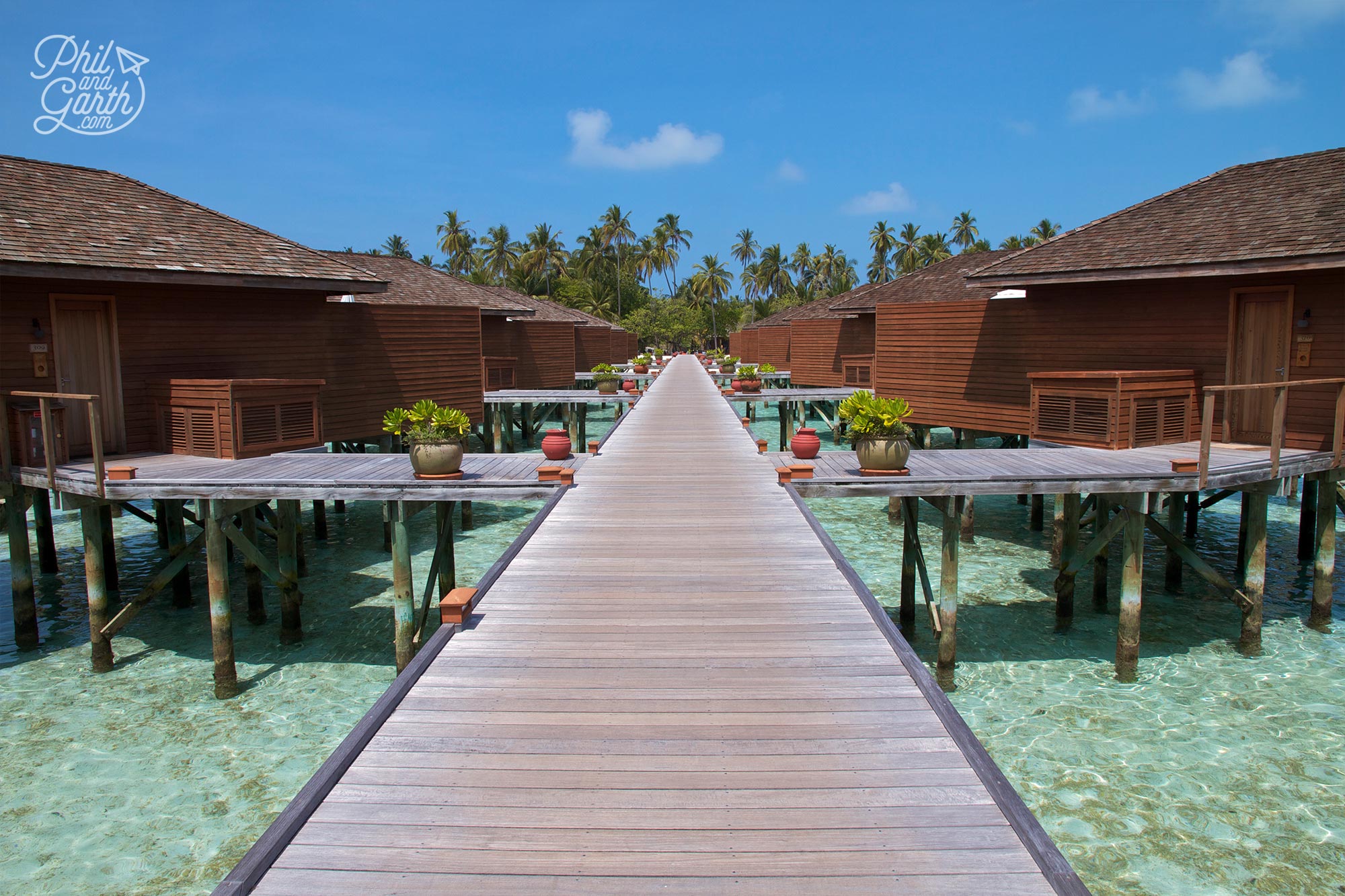 Terracotta water pots with water are positioned along the walkway so you can wash the sand off your feet