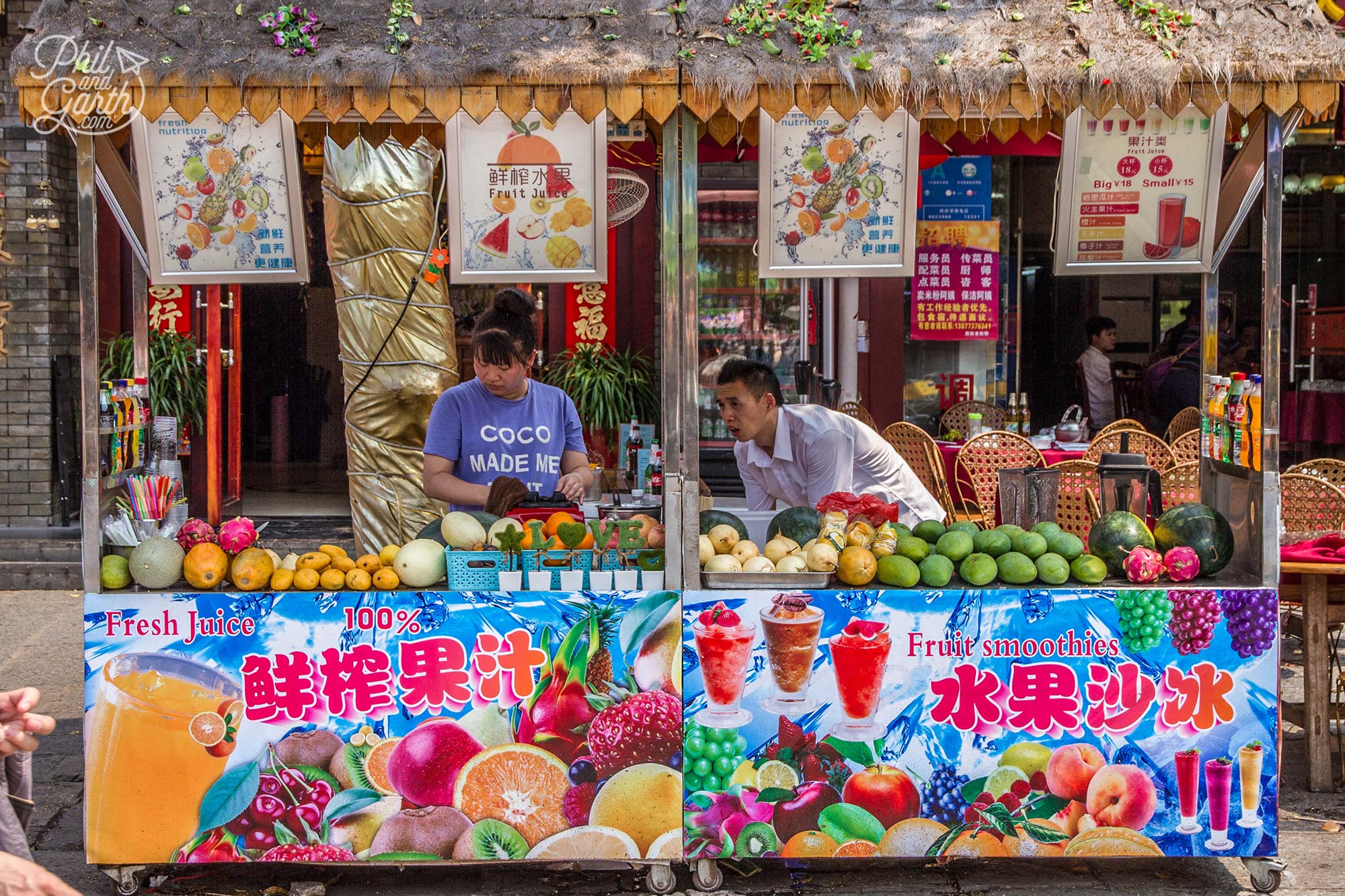 A fresh fruit juice stall in Yangshuo