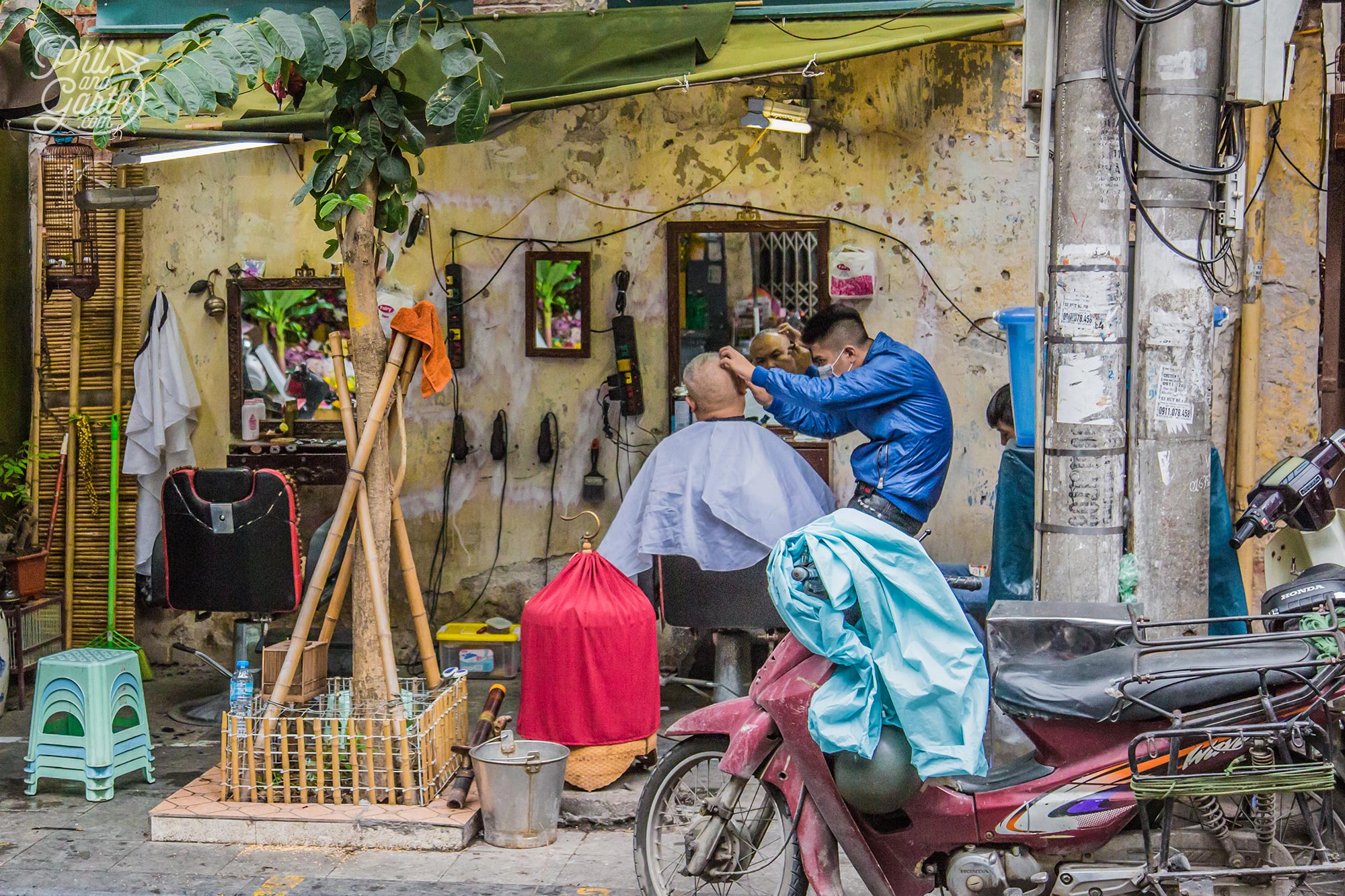 How’s this for an alfresco barber’s shop?