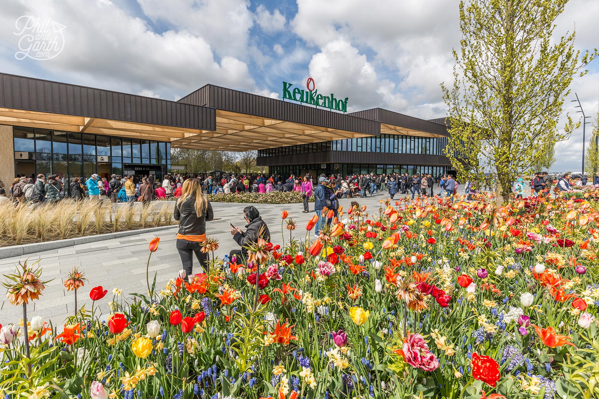 Outside the main entrance of Keukenhof