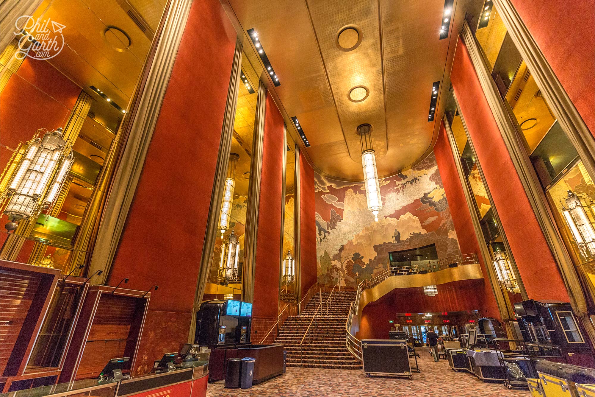 The impressive lobby and mural - Fountain Of Youth