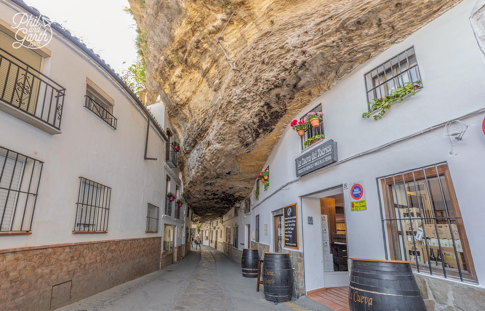 La Cueva del Iberico situated on "Shade Street" Cuevas de la Sombra