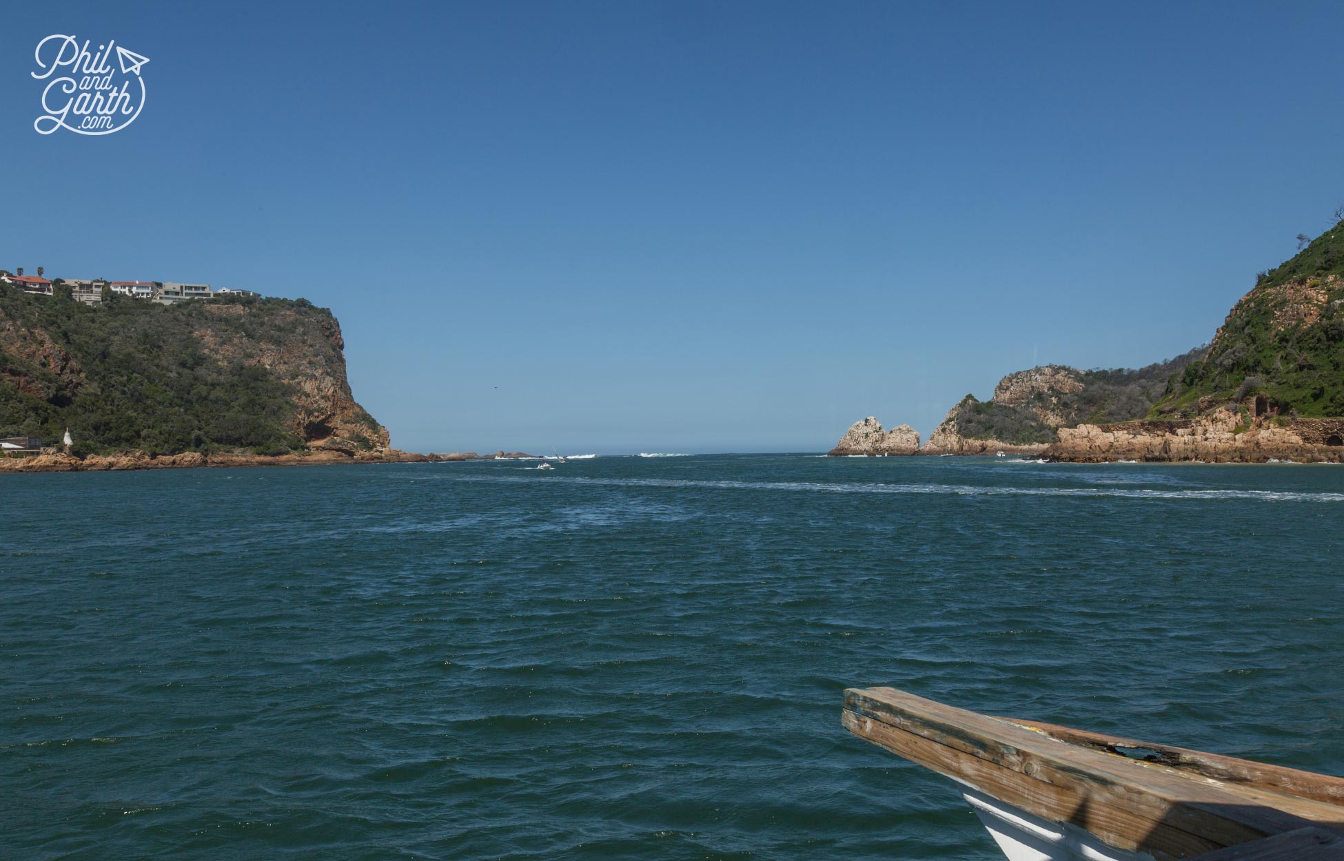 The Knysna Heads - 2 Sandstone cliffs protecting the lagoon from the ocean behind