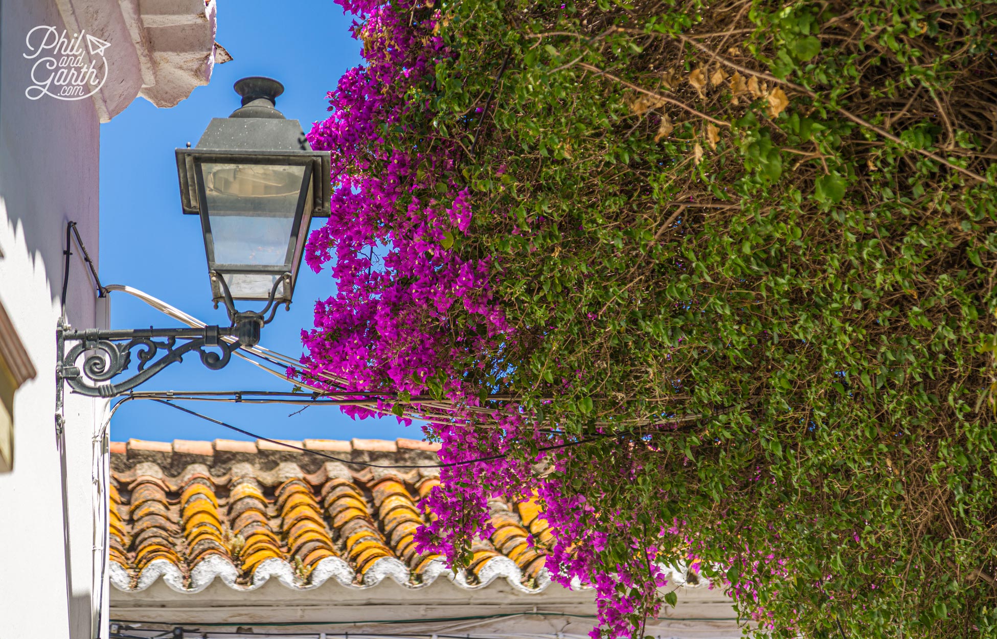 So many old fashioned street lamps add to the charm of Marbella