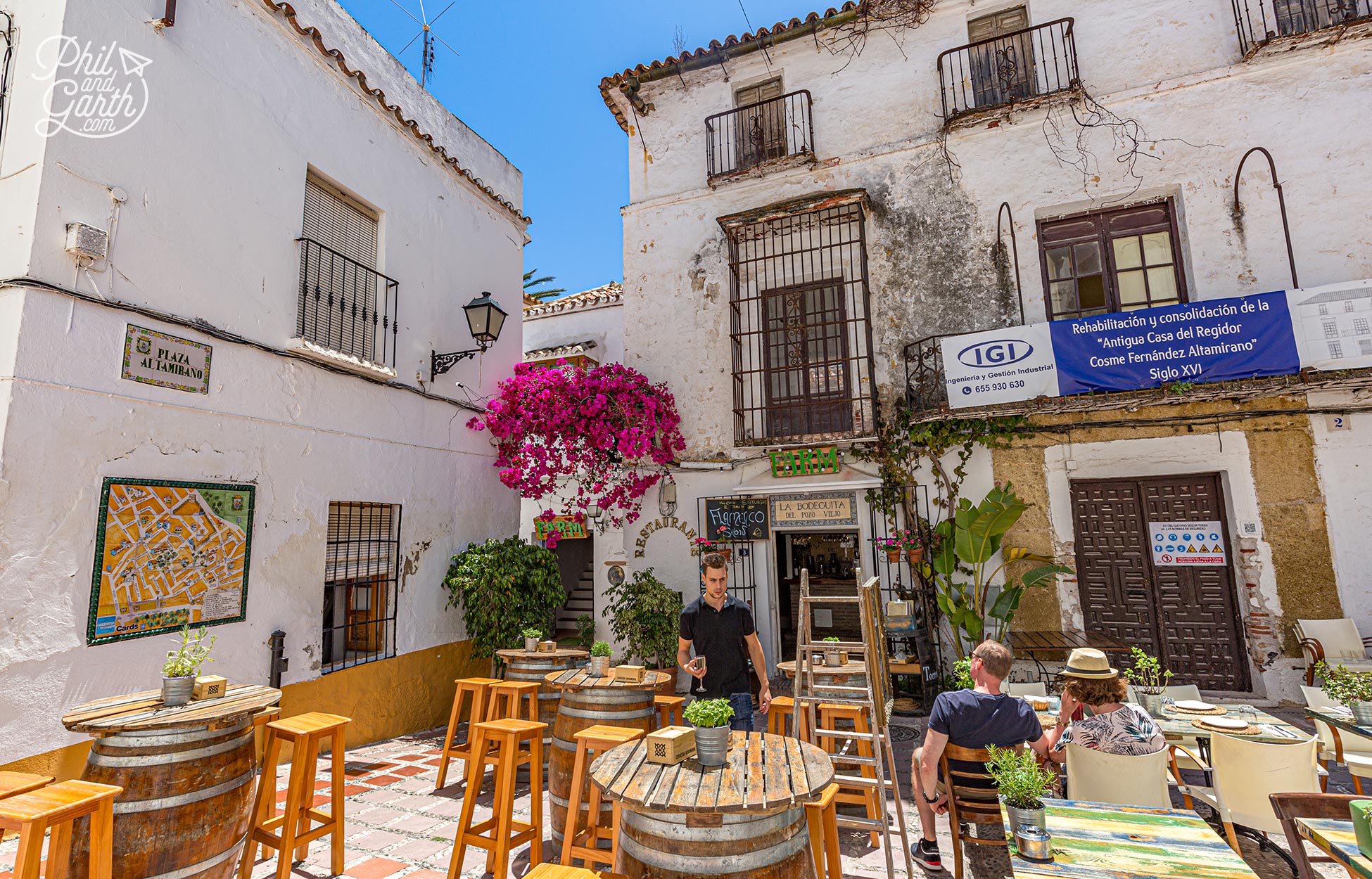 The cosy Farm Restaurant on the intimate Plaza Altamirano