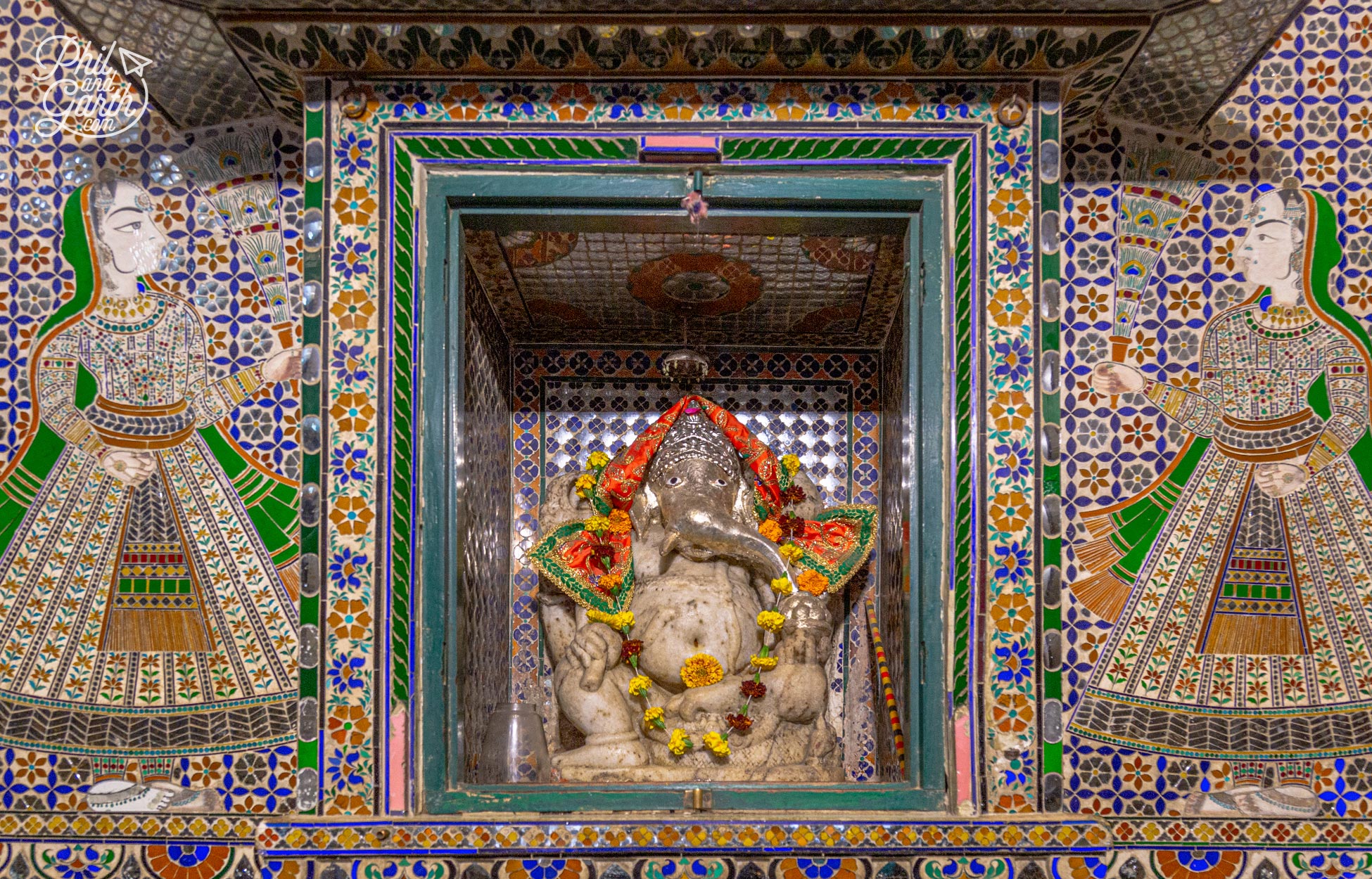 As you pass the entrance a small statute of Ganesh from 1620 welcomes you to the palace