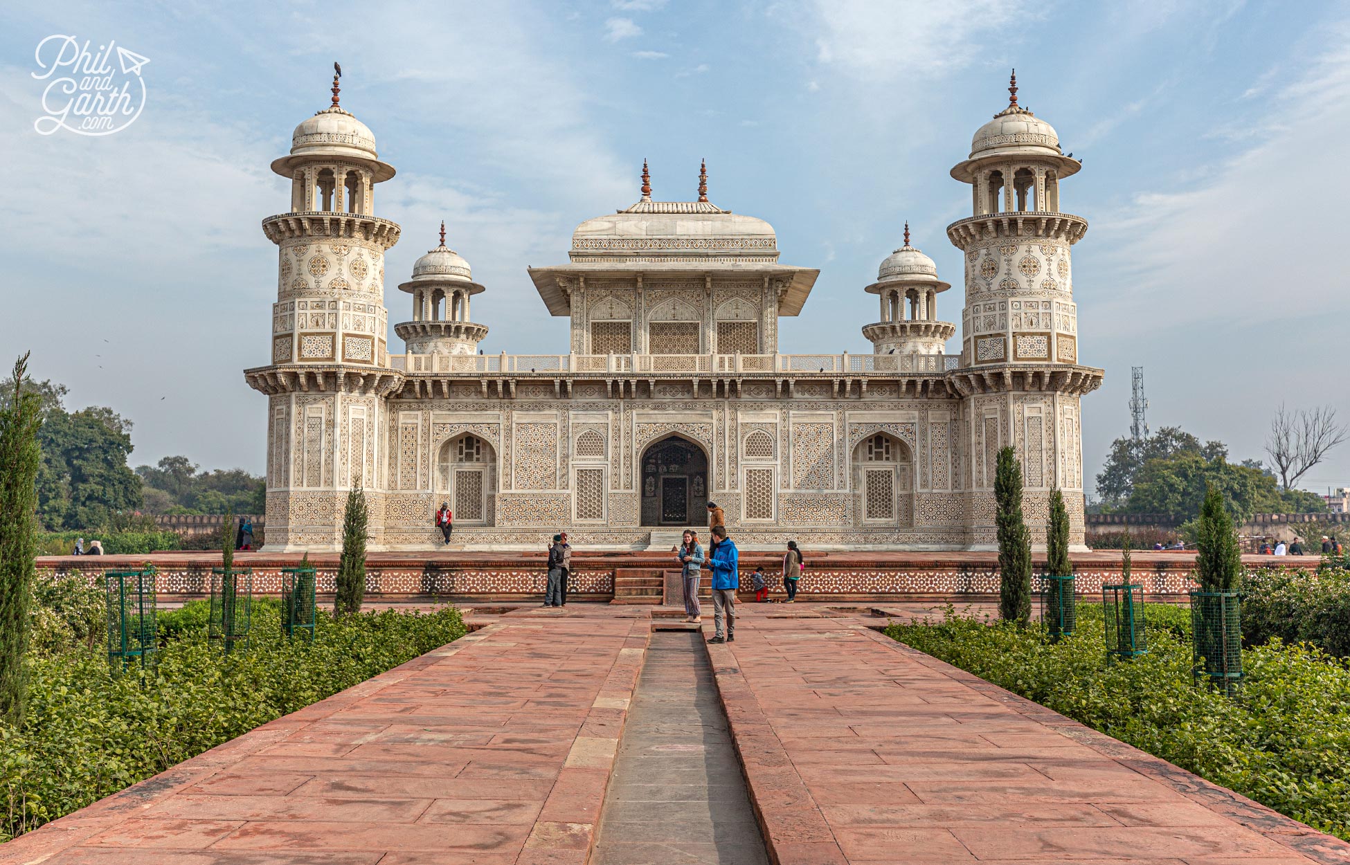 The rooftop pavilion has 4 corner minarets