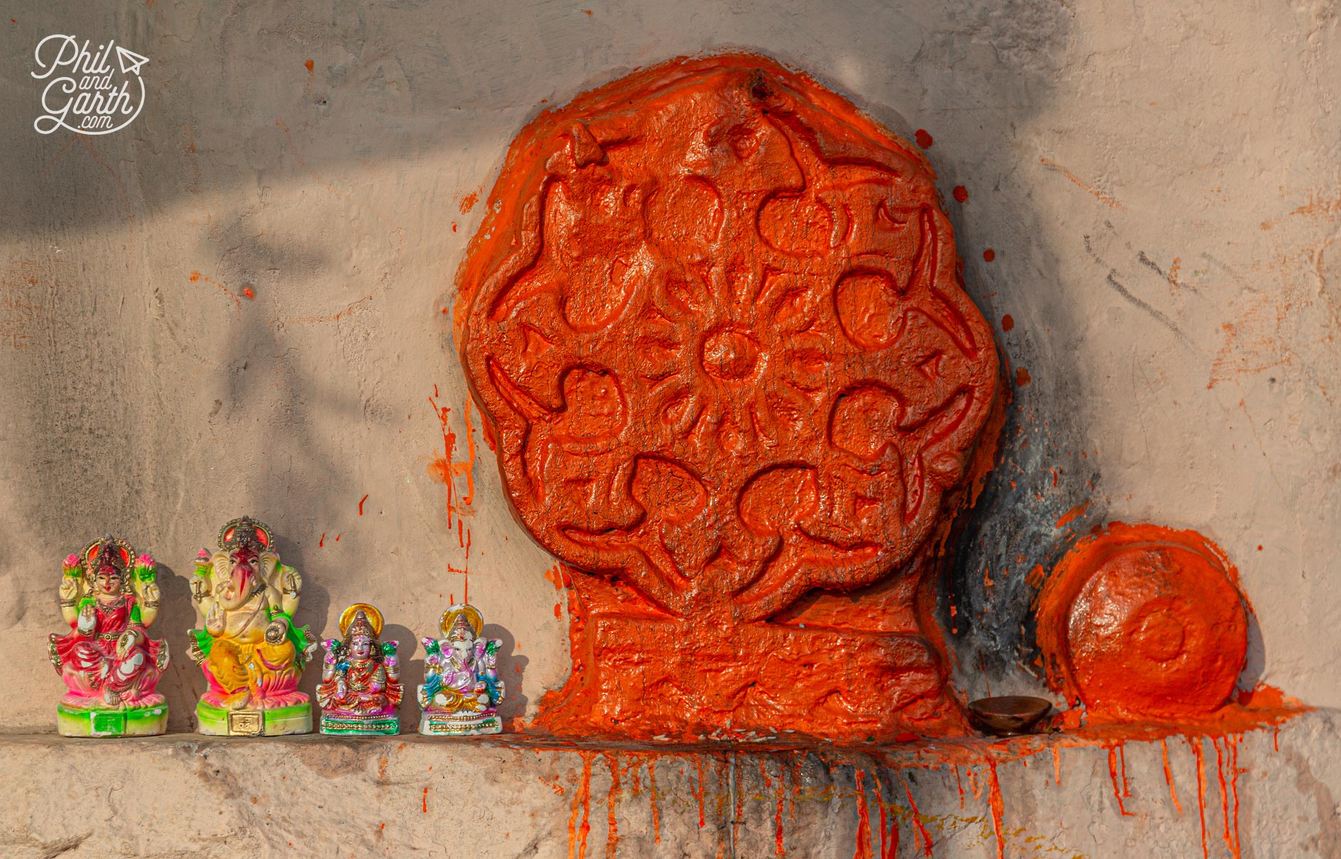 We discovered lots of little shrines on the ghats like this one