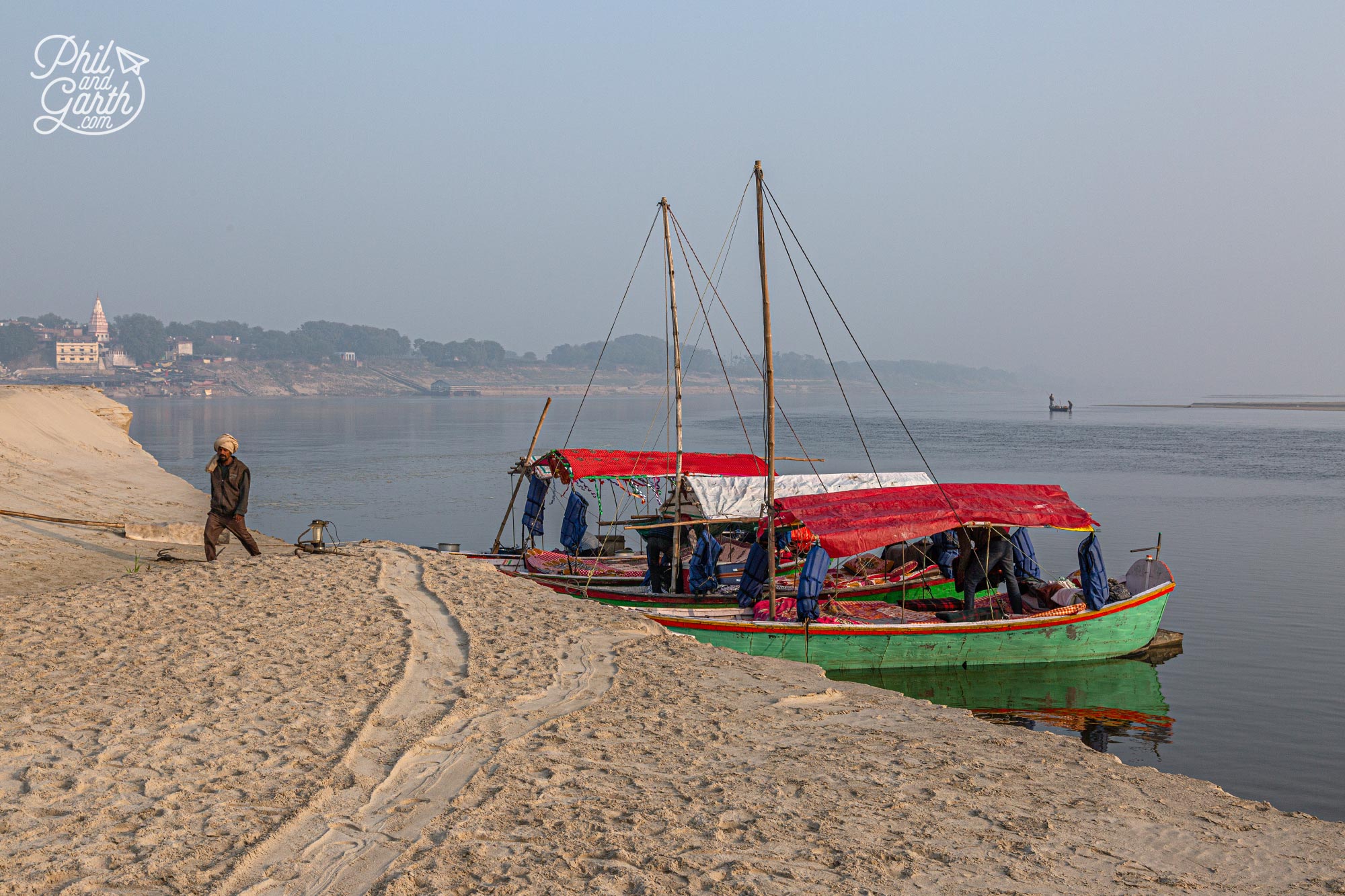 It's morning and time to board our boats again 