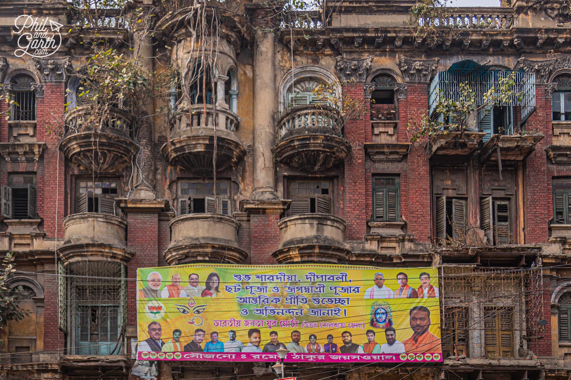 Lots of old buildings like this in Kolkata in need of some TLC