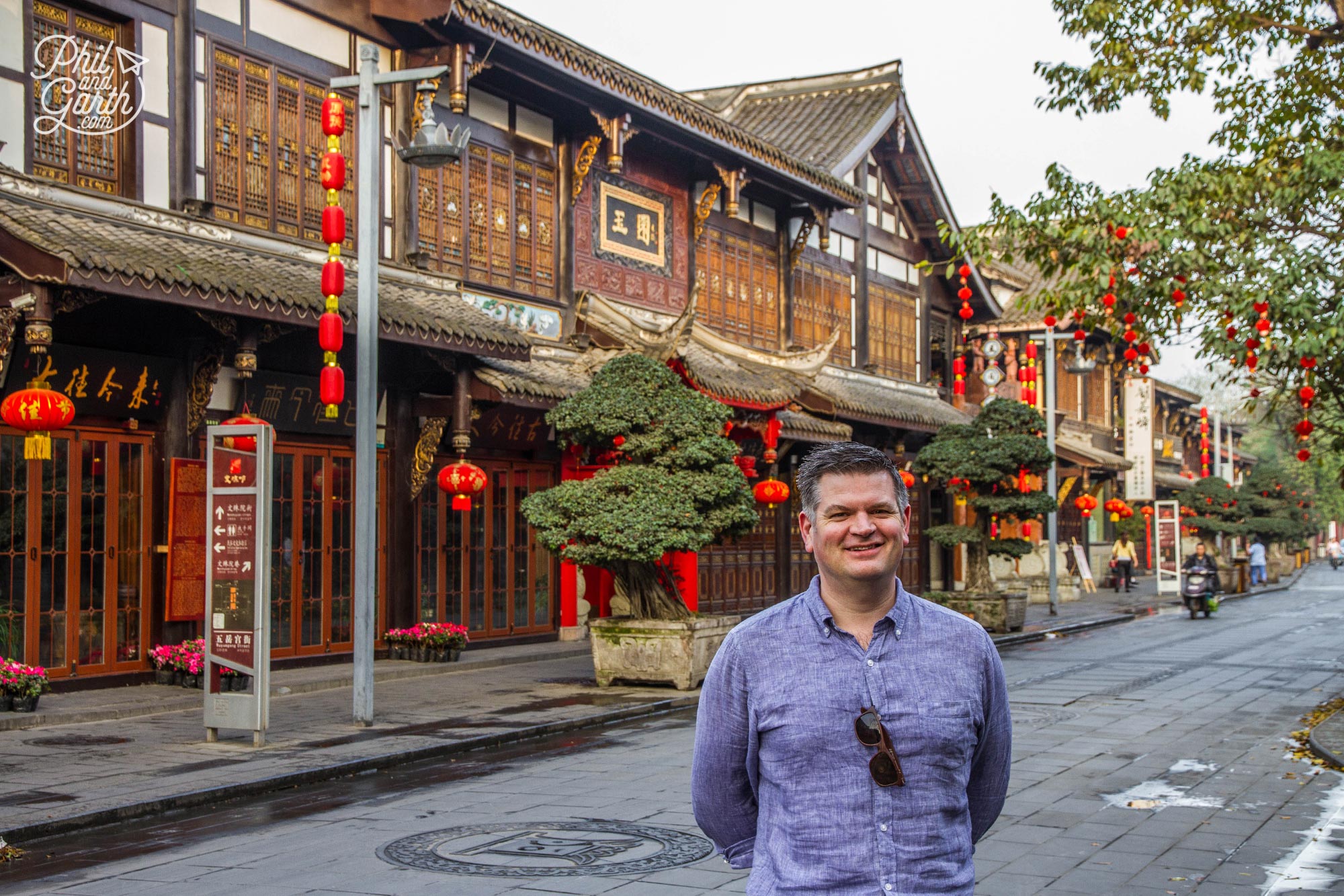 Phil on Wenshuyuan Street in the early morning, No. 1 of our Chengdu attractions