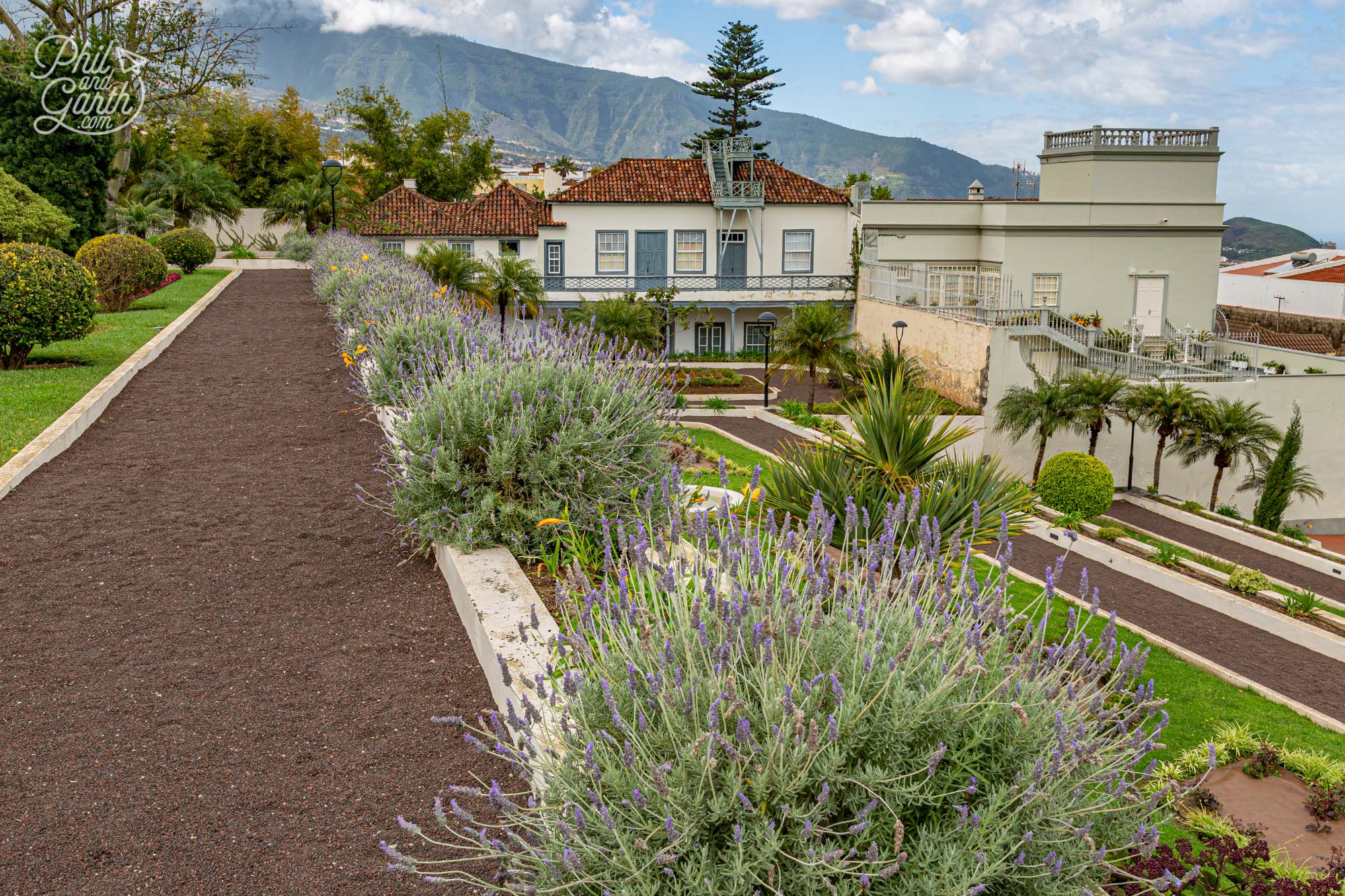 The gardens are beautiful and well designed with lots of fountains