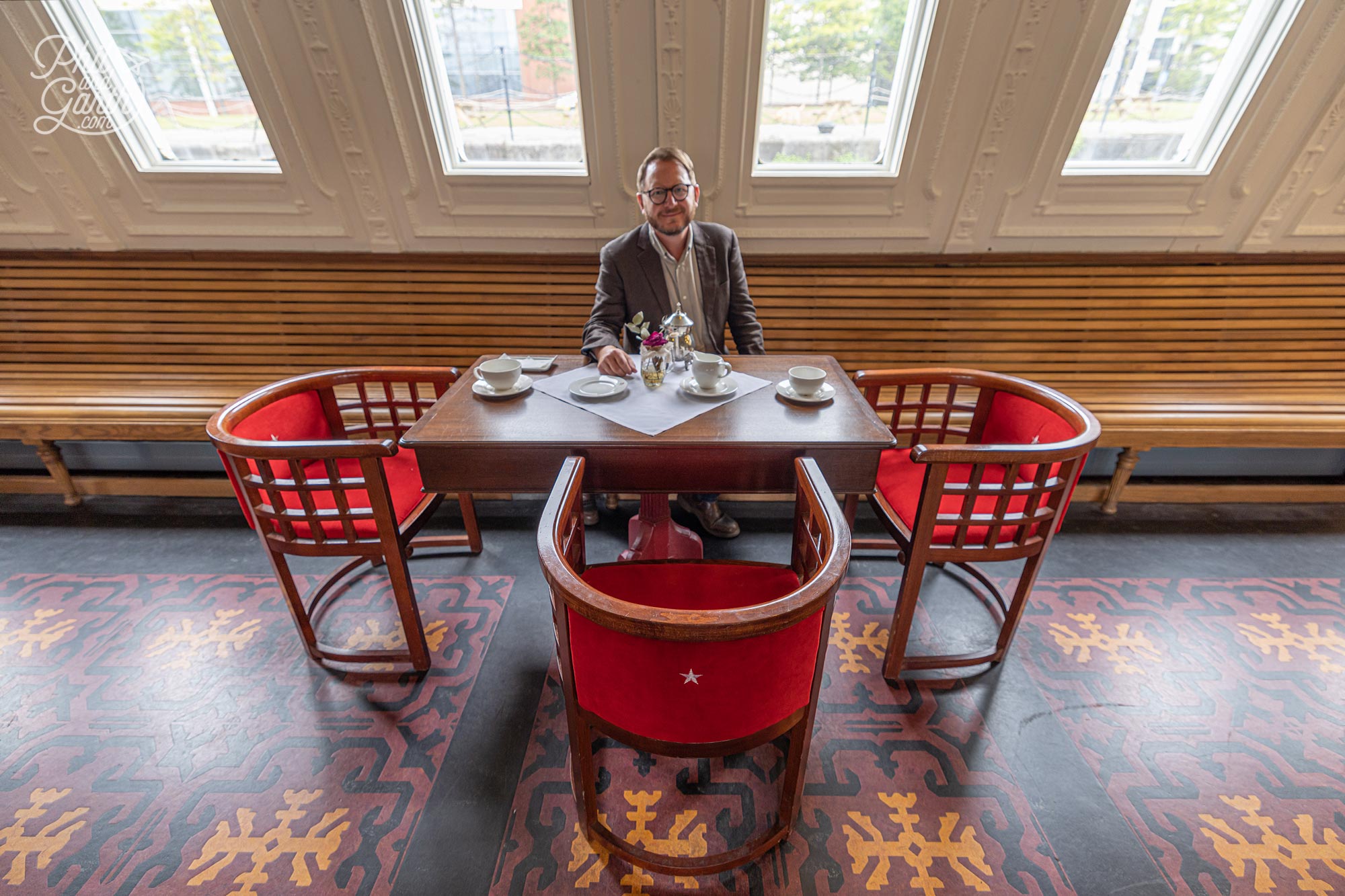 Garth in another first class cabin. The floor is exactly the same design as the dining saloon on Titanic