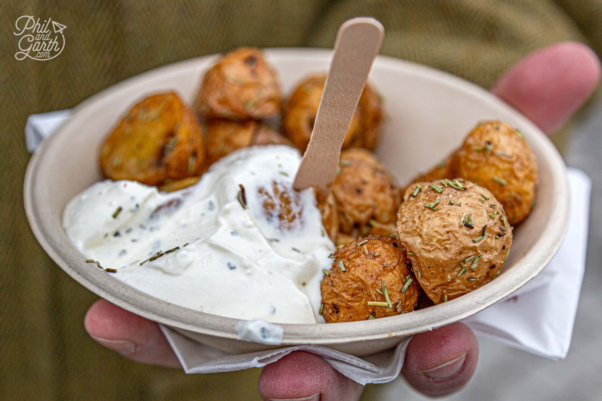 Bratkartoffeln - rosemary potatoes with sour cream