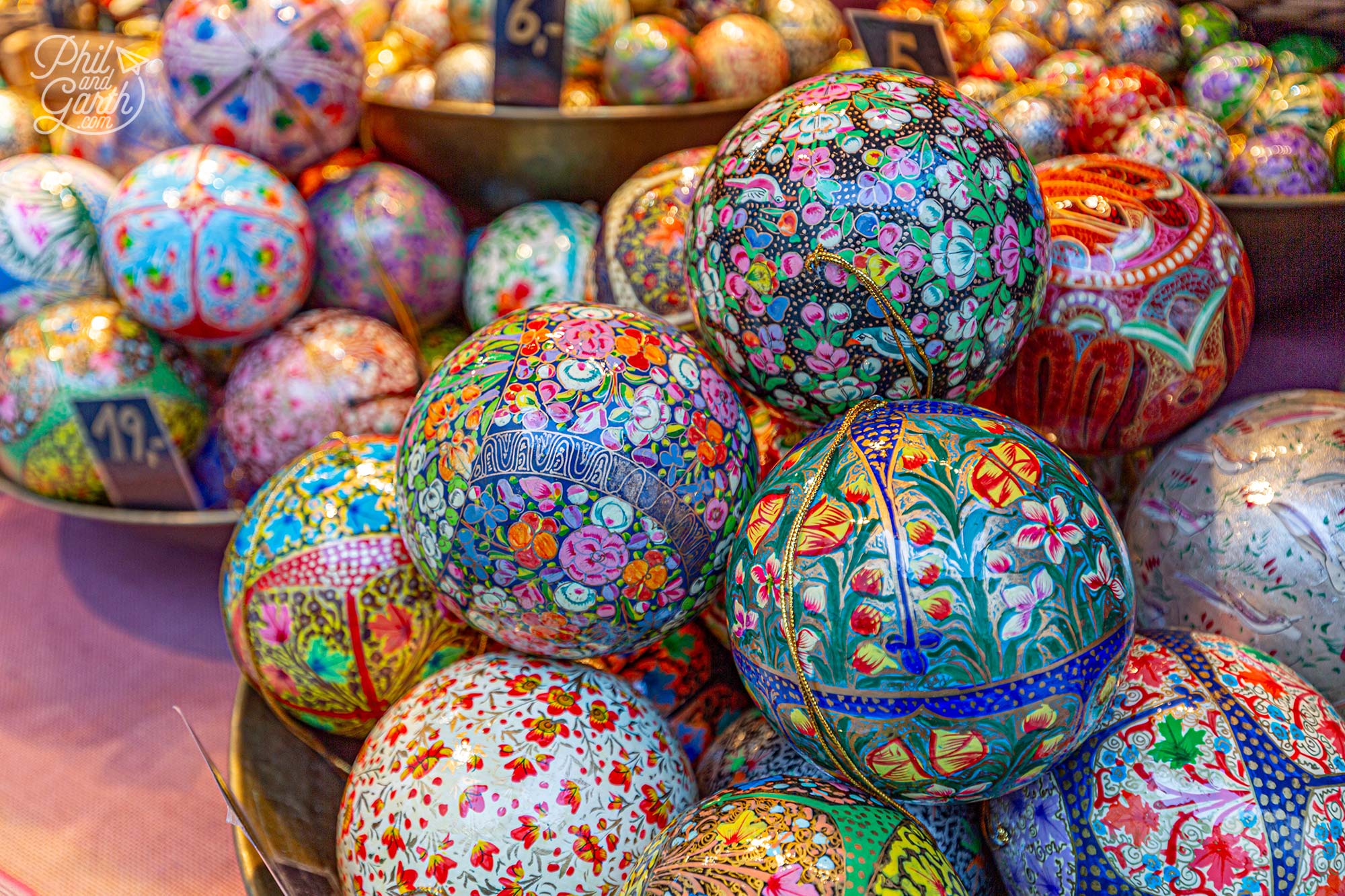 How stunning are these baubles?