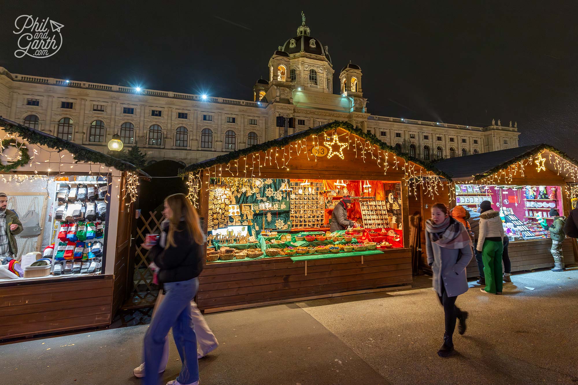 Picturesque scenes amongst the Imperial scenery of Maria Theresien Platz