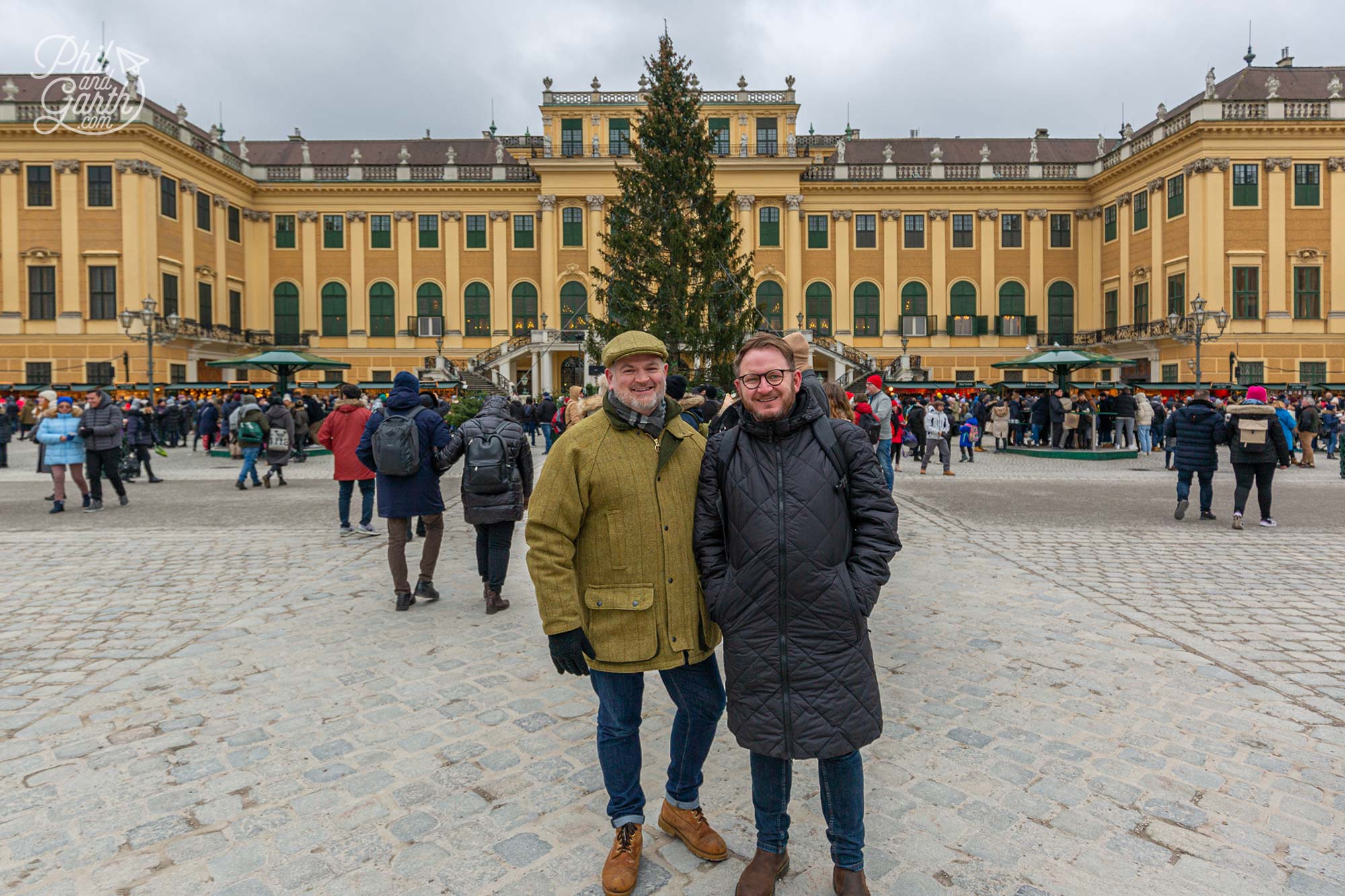 The classy market infront of the gold hues of the elegant Schönbrunn Palace