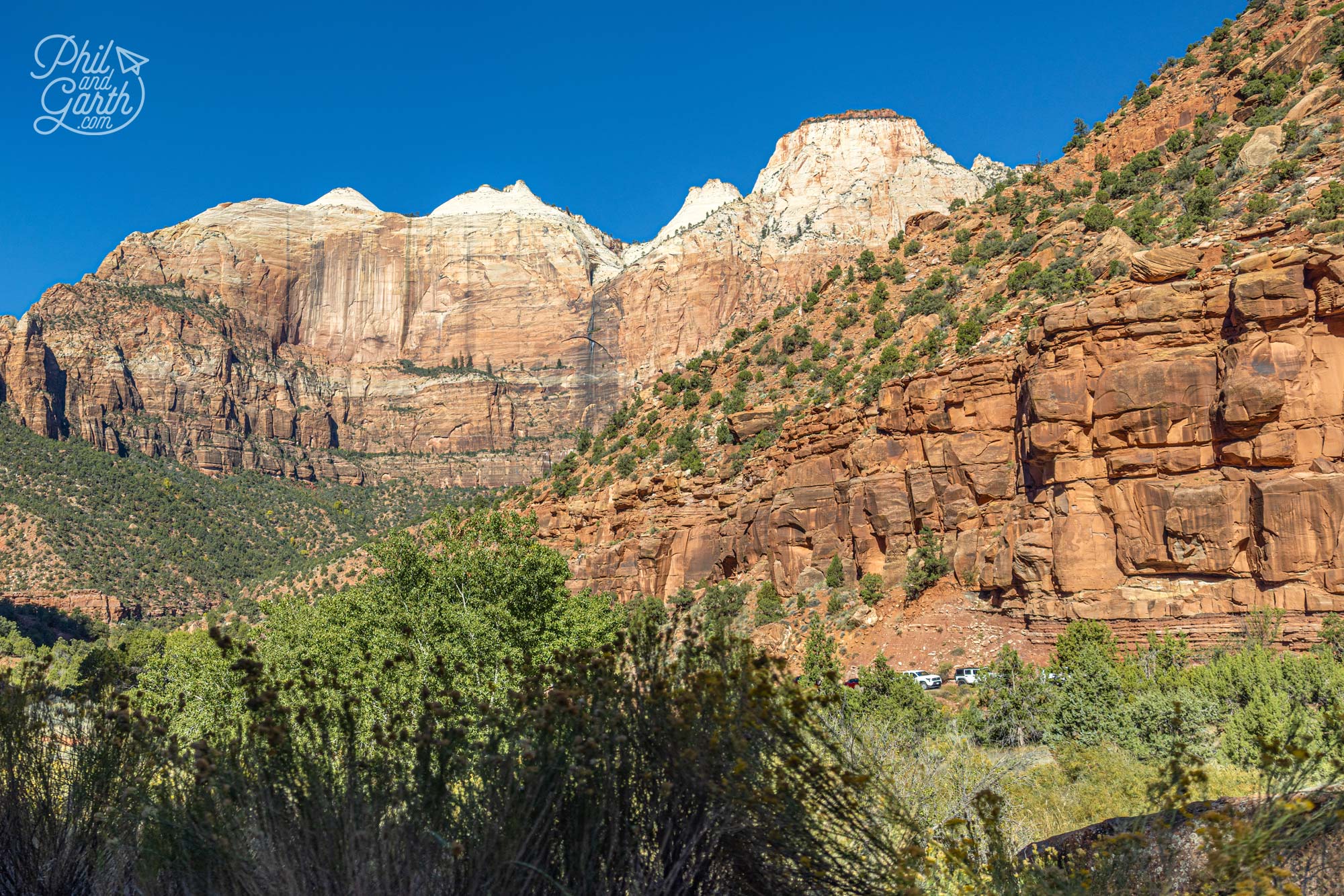 Spectacular roadside view of Zion’s sandstone cliffs under a blue sky