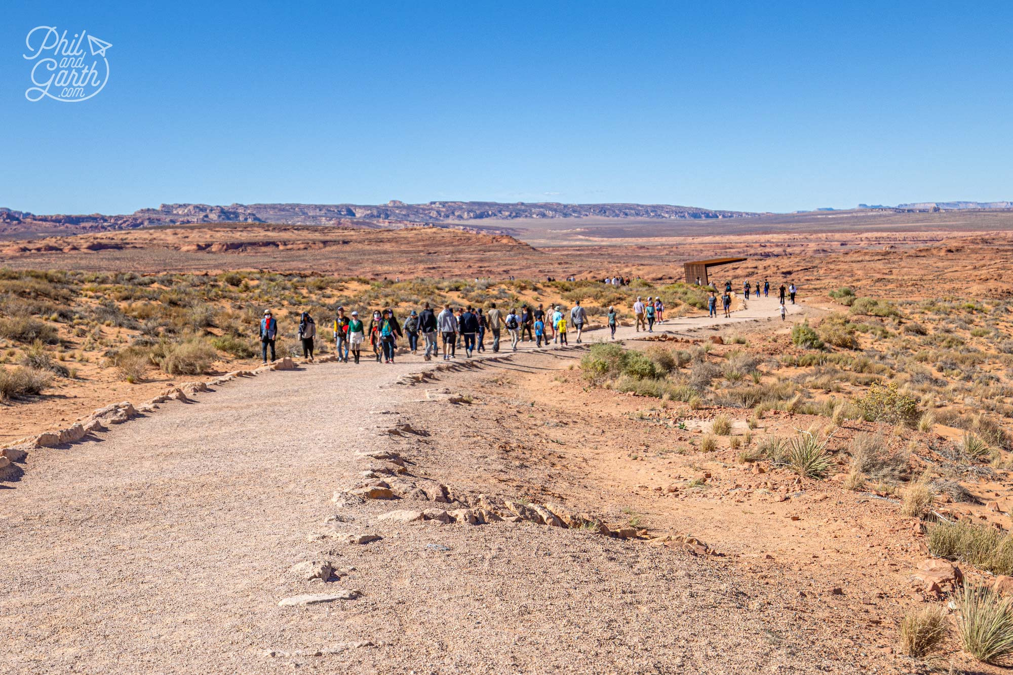 Visitors walking the 1 mile trail to reach the Horseshoe Bend viewpoint