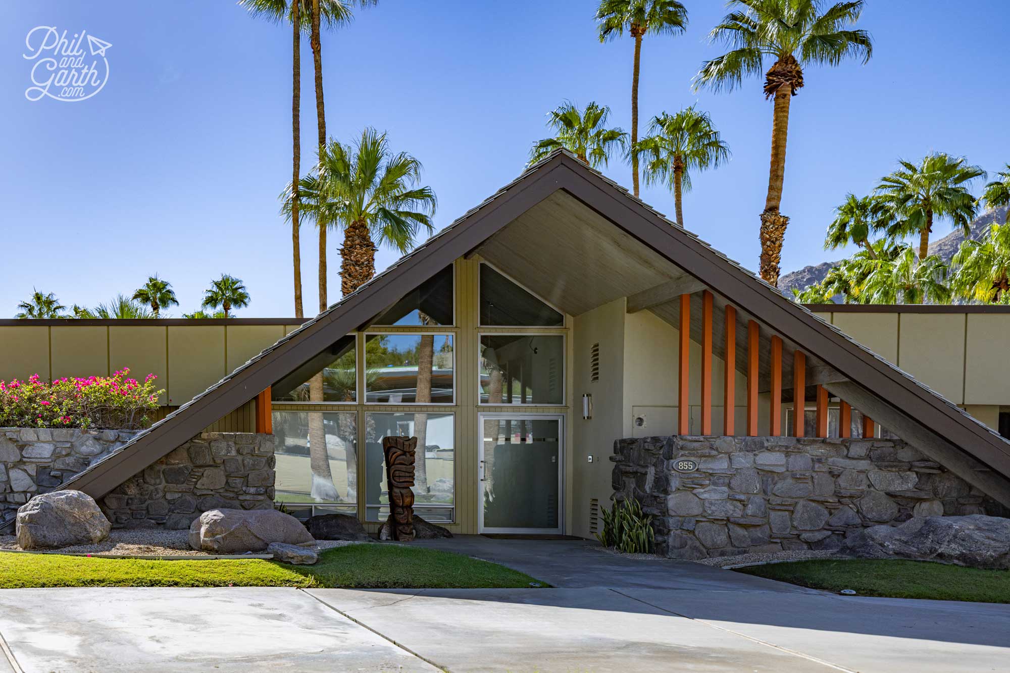 855 N Rose Avenue — a classic Palm Springs Swiss Miss home designed by Charles DuBois in the 1960s.