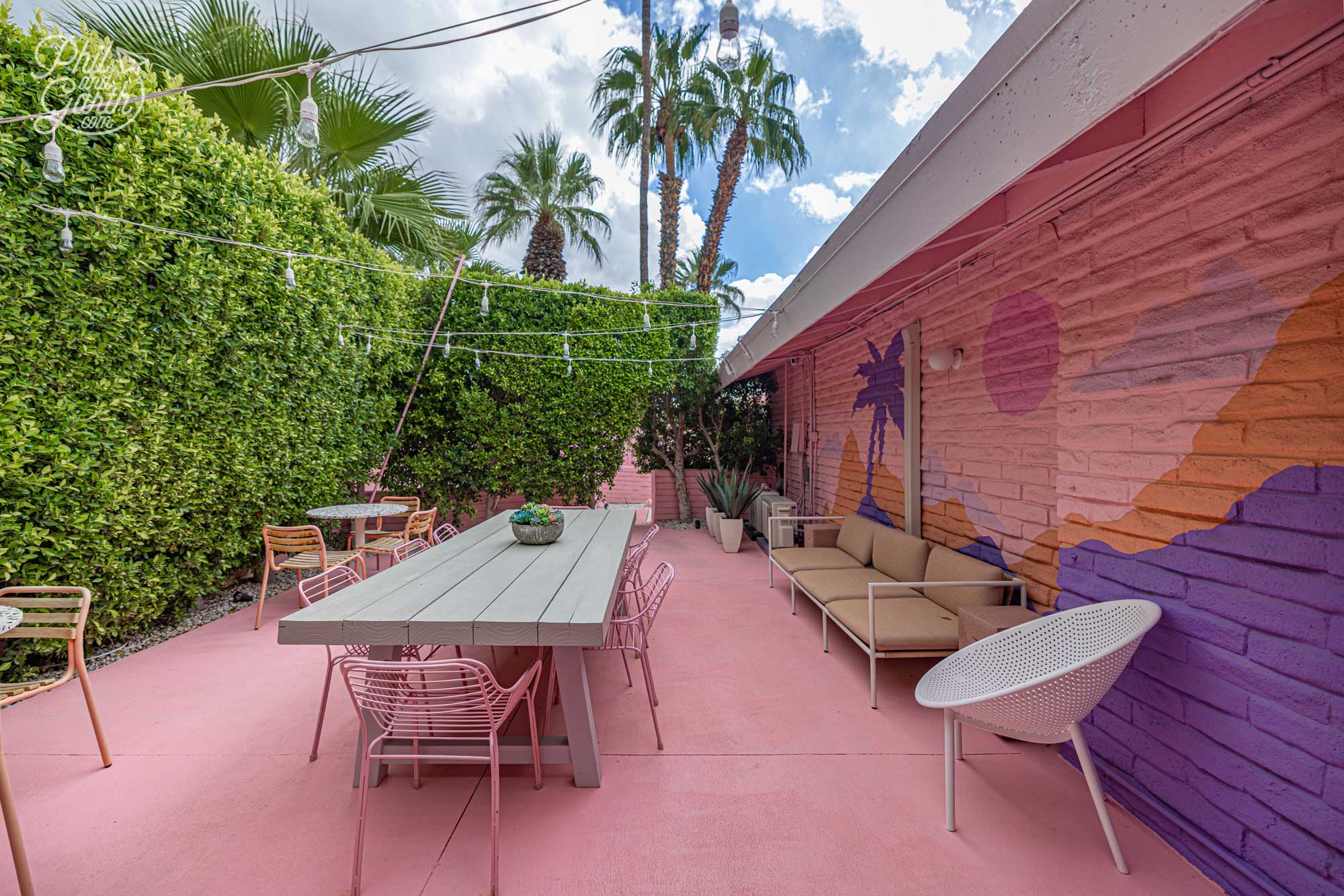 Outdoor entertainment space